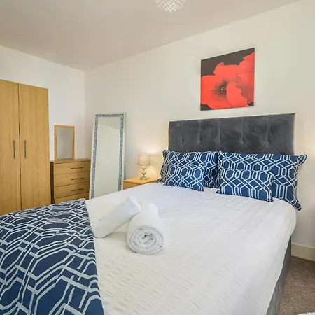 Avenues Apartment *