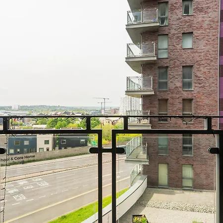 Avenues Apartment *