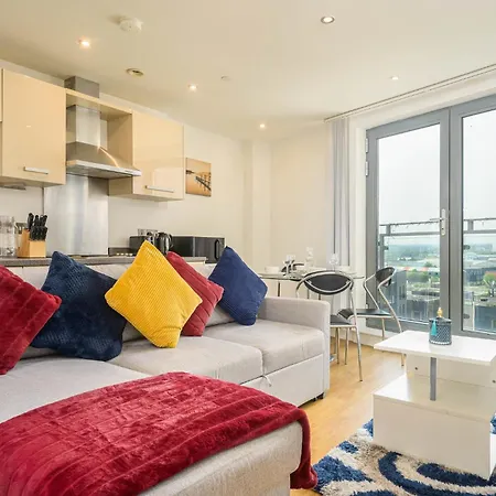Avenues Apartment *