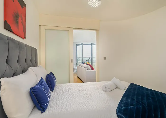 Avenues * Leeds (West Yorkshire)